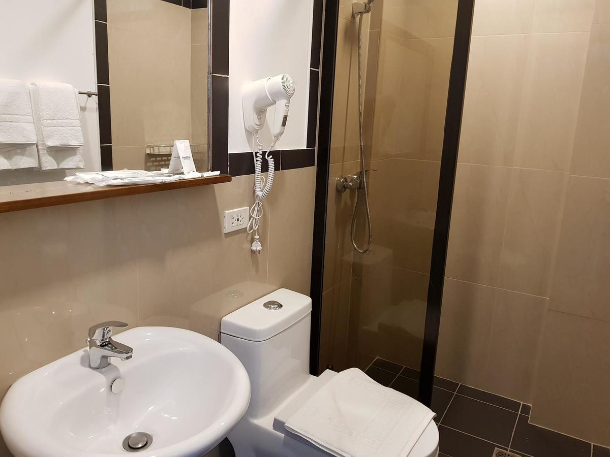 Frankfurter Deluxe Inn Себу Экстерьер фото